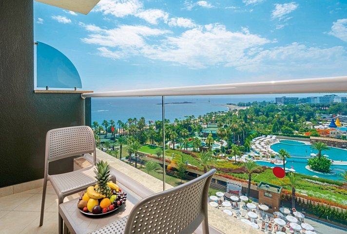 Leodikya Kirman Premium - Beispiel Balkon Doppelzimmer Meerblick (Zimmercodierungen DBM & DCM)