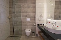 Xoria Deluxe - Beispiel Bad Doppelzimmer (Zimmercodierungen DBL, DCL, DBN & DCN)