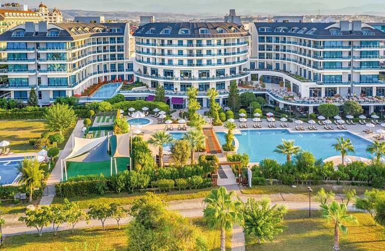 Commodore Elite Suites & Spa