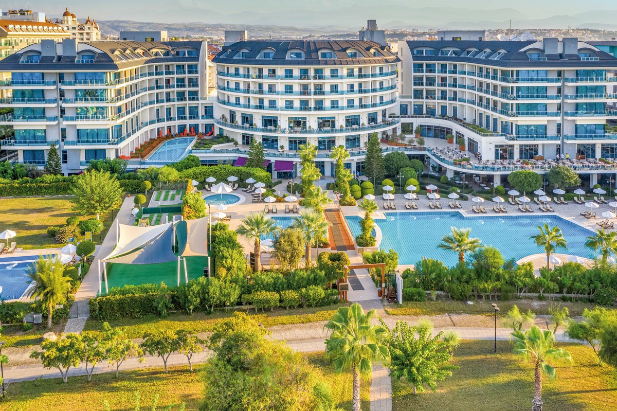 Commodore Elite Suites & Spa