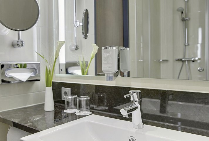 IntercityHotel Berlin Hauptbahnhof - Wohnbeispiel Badezimmer (Zimmercodierungen DG1 & DC1)