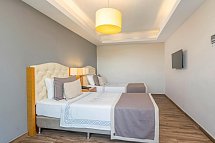 Aquasis De Luxe Resort & Spa - Wohnbeispiel Familienzimmer Lake House 3 Räume (Zimmercodierung FD2)