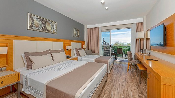 Aquasis De Luxe Resort & Spa