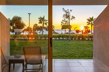 Aquasis De Luxe Resort & Spa - Beispiel Terrasse Doppelzimmer Sunset Terrasse (Zimmercodierungen DB1 & DC5)
