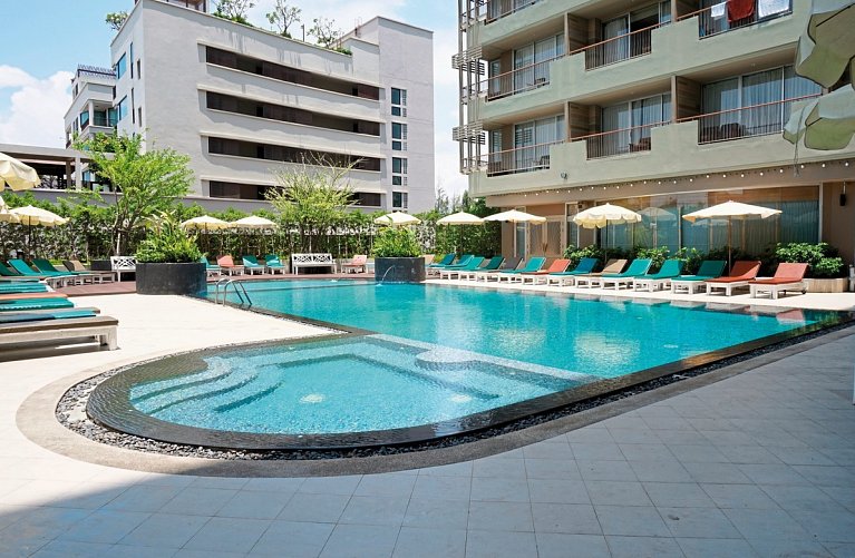 Long Beach Cha Am Resort