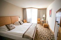 Lotus Therme Hotel & Spa - Wohnbeispiel Doppelzimmer Poolseite mit Balkon (Zimmercodierungen D1P & D2P)