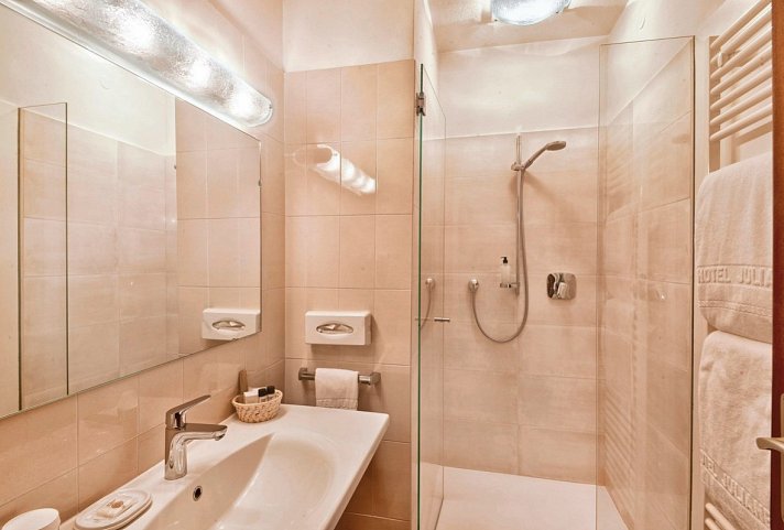 Juliane - Wohnbeispiel Doppelzimmer Ostseite (Zimmercodierung DF1)