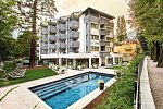 Flora Hotel & Suites