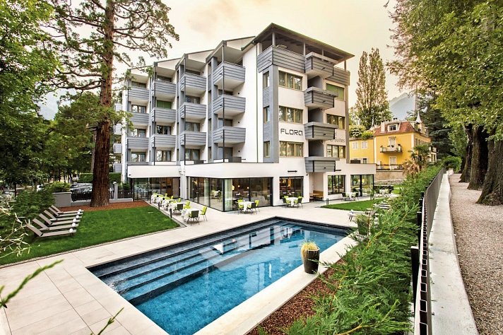 Flora Hotel & Suites