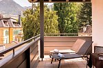 Flora Hotel & Suites