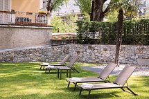 Flora Hotel & Suites