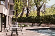 Flora Hotel & Suites