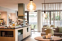 Flora Hotel & Suites