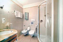 Flora Hotel & Suites - Wohnbeispiel Doppelzimmer Standard (Zimmercodierung DB1)