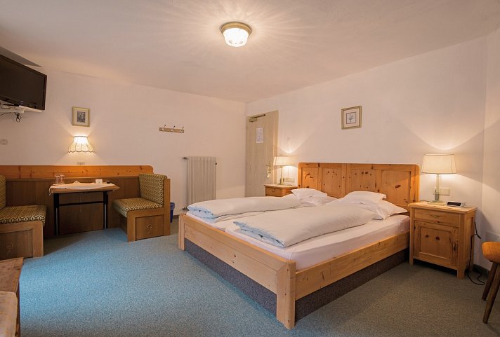 Alpenland - Wohnbeispiel Doppelzimmer Standard mit Nordbalkon (Zimmercodierung DB1)