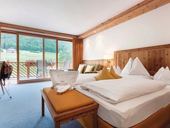 Chalet Tianes - Wohnbeispiel Doppelzimmer Komfort (Zimmercodierungen DF1 & EB1)
