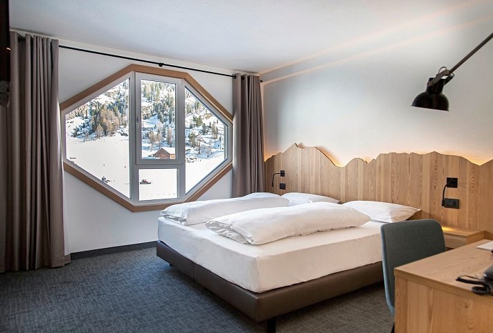 Blu Senales Family & Active Resort - Wohnbeispiel Doppelzimmer Superior Zirm (Zimmercodierung DS1)