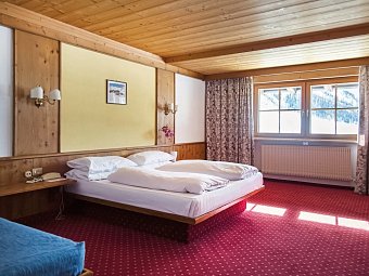 Sporthotel Kurzras - Wohnbeispiel Dreibettzimmer (Zimmercodierungen TB1 & FB1)