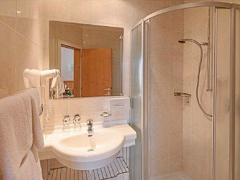 Vinumhotel Feldthurnerhof - Wohnbeispiel Doppelzimmer Dolomiten (Zimmercodierung DBB)