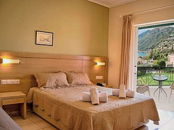 Philoxenia - Wohnbeispiel Doppelzimmer Economy seitl. Meerblick (Zimmercodierung DEN)