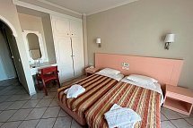 Philoxenia - Wohnbeispiel Doppelzimmer seitl. Meerblick (Zimmercodierung D1N)