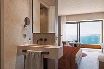 Ella Álkyna - Badbeispiel Doppelzimmer Deluxe Meerblick (Zimmercodierung DDM)