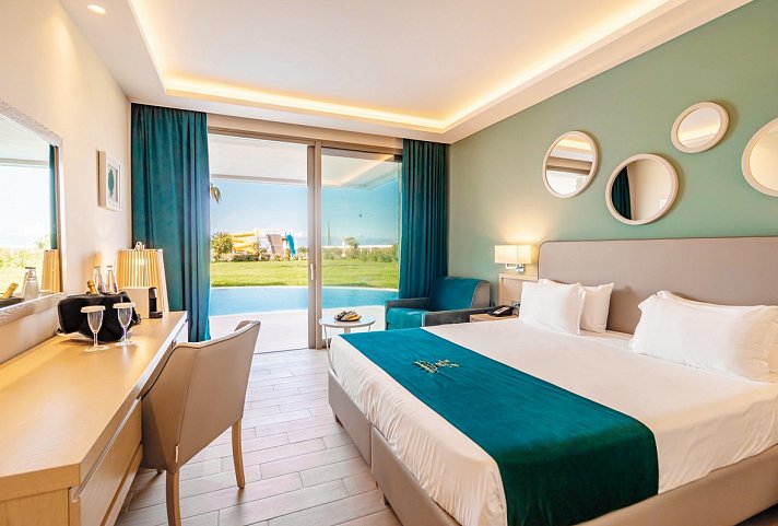 Almyros Beach Resort & Spa - Wohnbeispiel Doppelzimmer Deluxe Gartenblick (Zimmercodierung DDG)