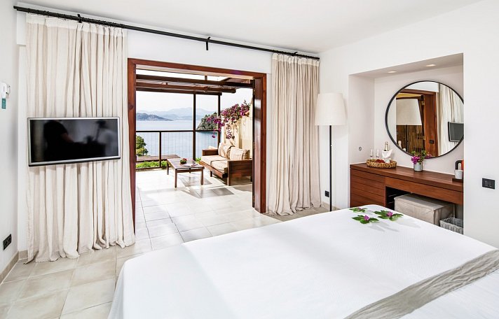Hillside Beach Club