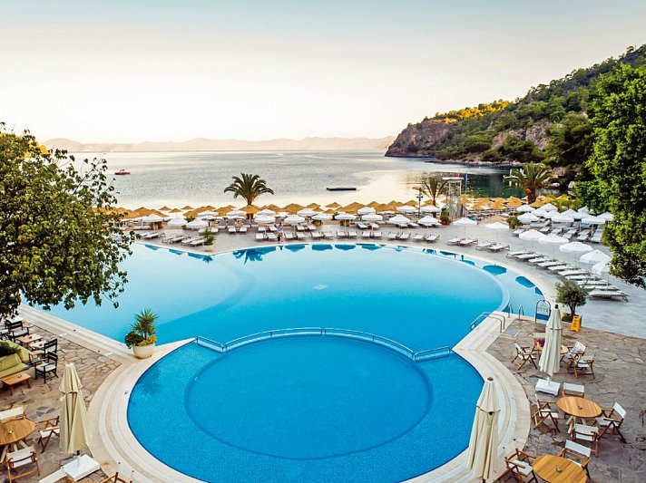Hillside Beach Club
