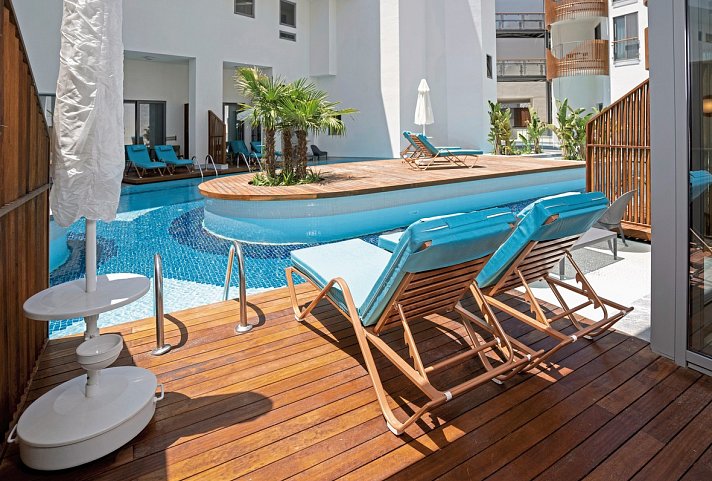 Liberty Fabay - Beispiel Terrasse Zimmer mit direktem Poolzugang (Zimmercodierungen D2P, DC2, D4P, DC4 & FB2)