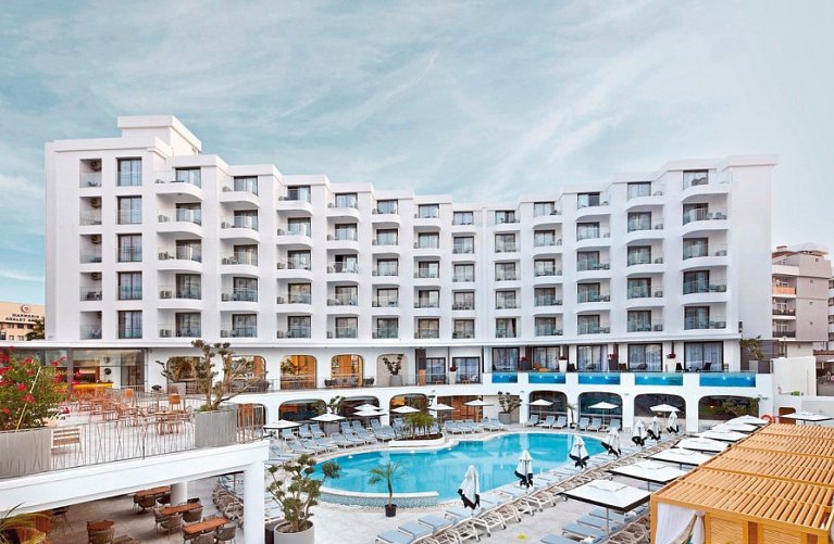 Lalila Blue Suites