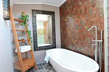 Puri Raja Hotel Legian Bali - Badbeispiel Premier (Zimmercodierung UM1)