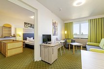 Hotel Am Bühl - Wohnbeispiel Familienzimmer (Zimmercodierungen FB1 & FP2)