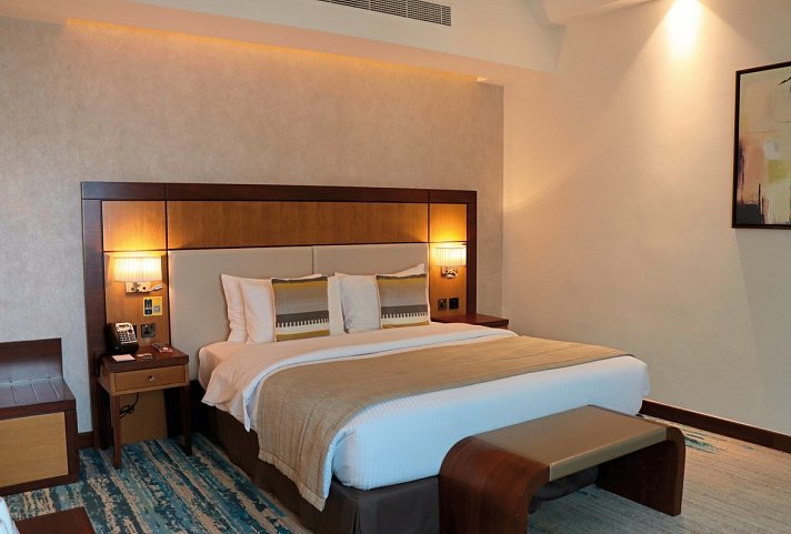 Golden Tulip Media Hotel - Wohnbeispiel Standard Room King bed (Zimmercodierung DB1)