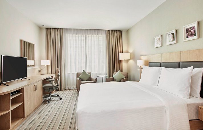 Hilton Garden Inn Dubai, Mall Avenue