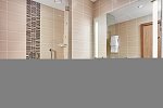Hilton Garden Inn Dubai, Mall Avenue