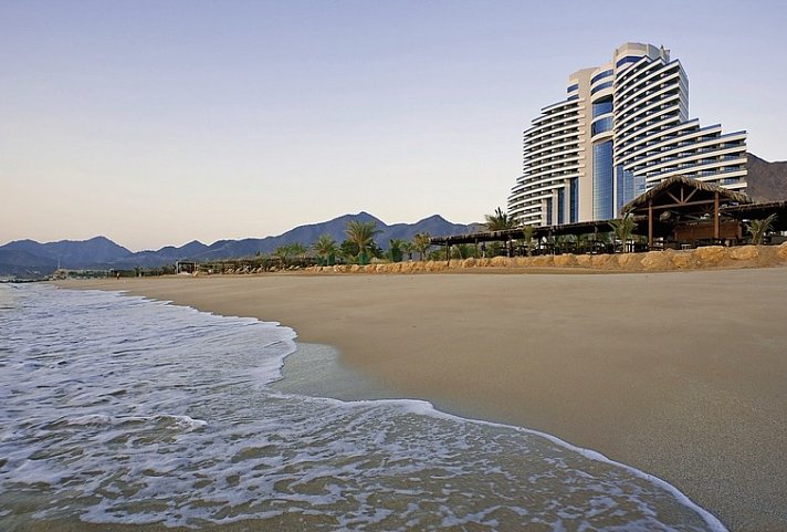 Le Meridien Al Aqah Beach Resort
