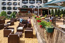 AHORN Berghotel Friedrichroda - Biergarten im Außenbereich des Hotels
