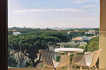Falésia - Beispiel Balkon Juniorsuite obere Etage (Zimmercodierung J1D)