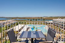 AP Cabanas Beach & Nature - Beispiel Balkon Poolblick (Zimmercodierungen DBP & D2P)