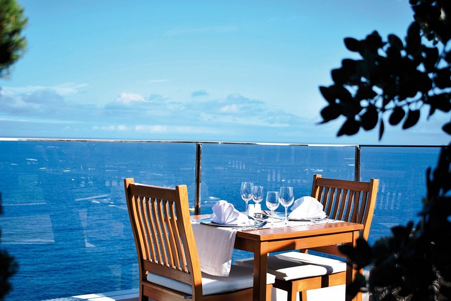 Madeira Regency Cliff