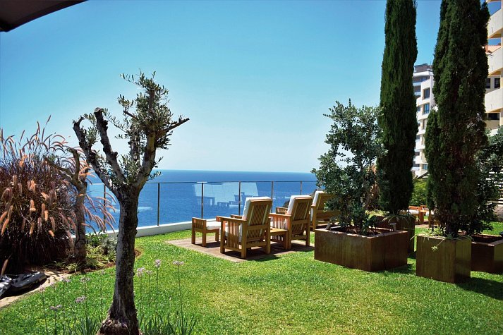 Madeira Regency Cliff