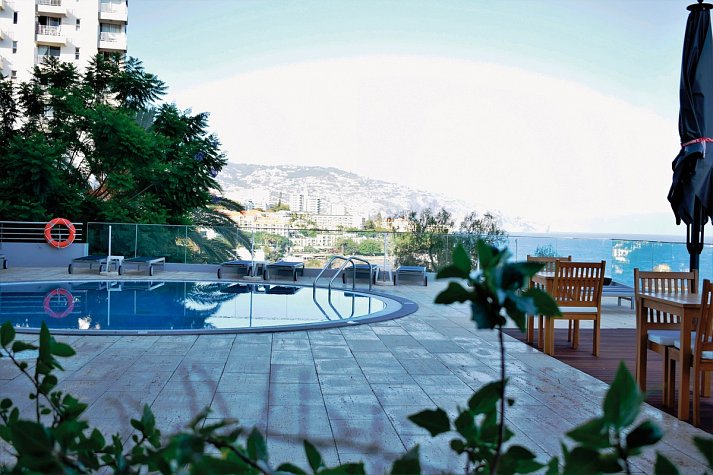 Madeira Regency Cliff