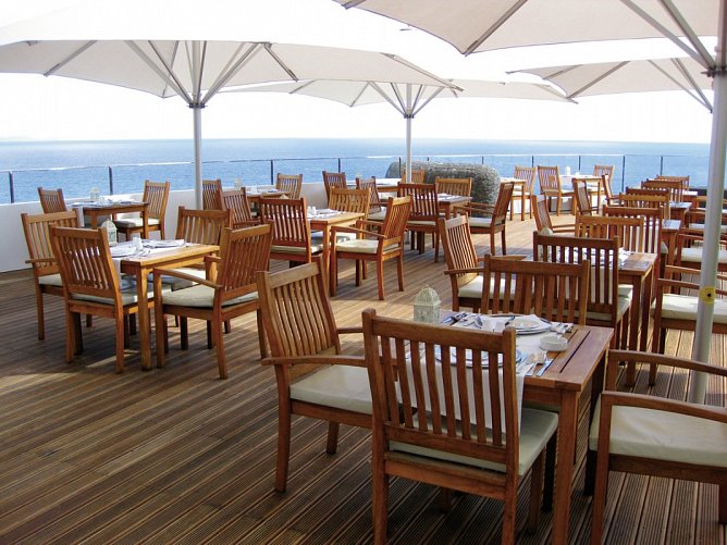 Madeira Regency Cliff