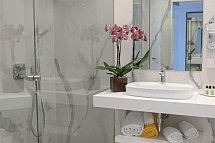 Ocean Gardens - Beispiel Bad Doppelzimmer Superior Buchtblick (Zimmercodierung DS1)