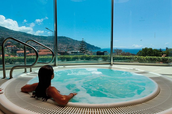 The Views Baía