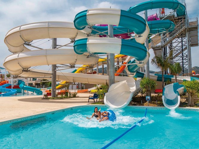 Golden Taurus Aquapark Resort