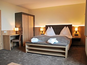Hotel Restaurant Pariente - Wohnbeispiel Doppelzimmer Deluxe (Zimmercodierung DD1)