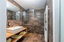 Aktivhotel Pehab - Beispiel Bad Panorama Dachstein Deluxe (Zimmercodierung DB5)