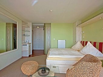 Hotel Rickmers Insulaner - Wohnbeispiel Doppelzimmer Landblick (Zimmercodierungen D1L & D3L)